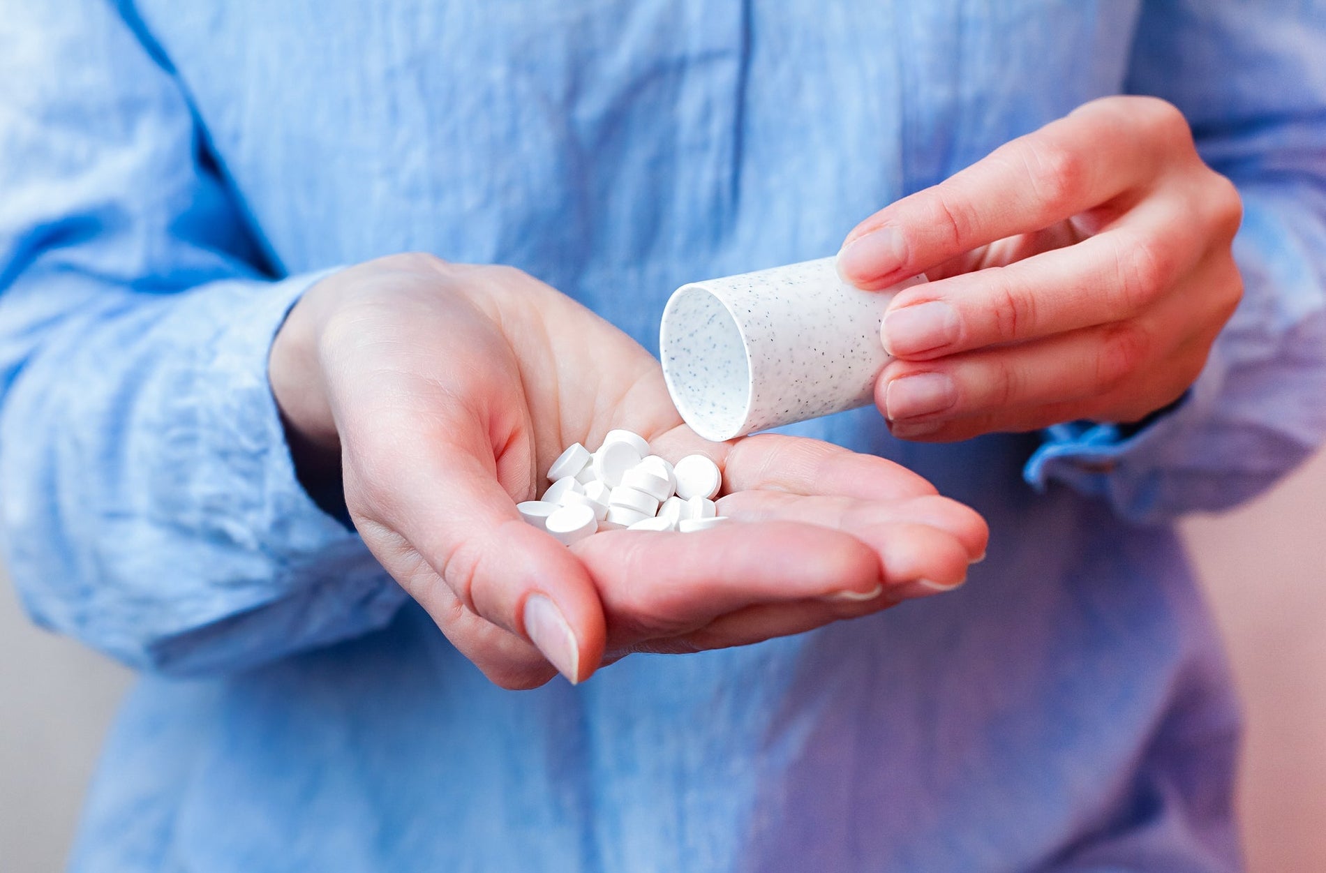 Miért borul fel gyakran az emésztés antibiotikum után? – és hogyan támogatható célzottan a bélflóra egyensúlya?